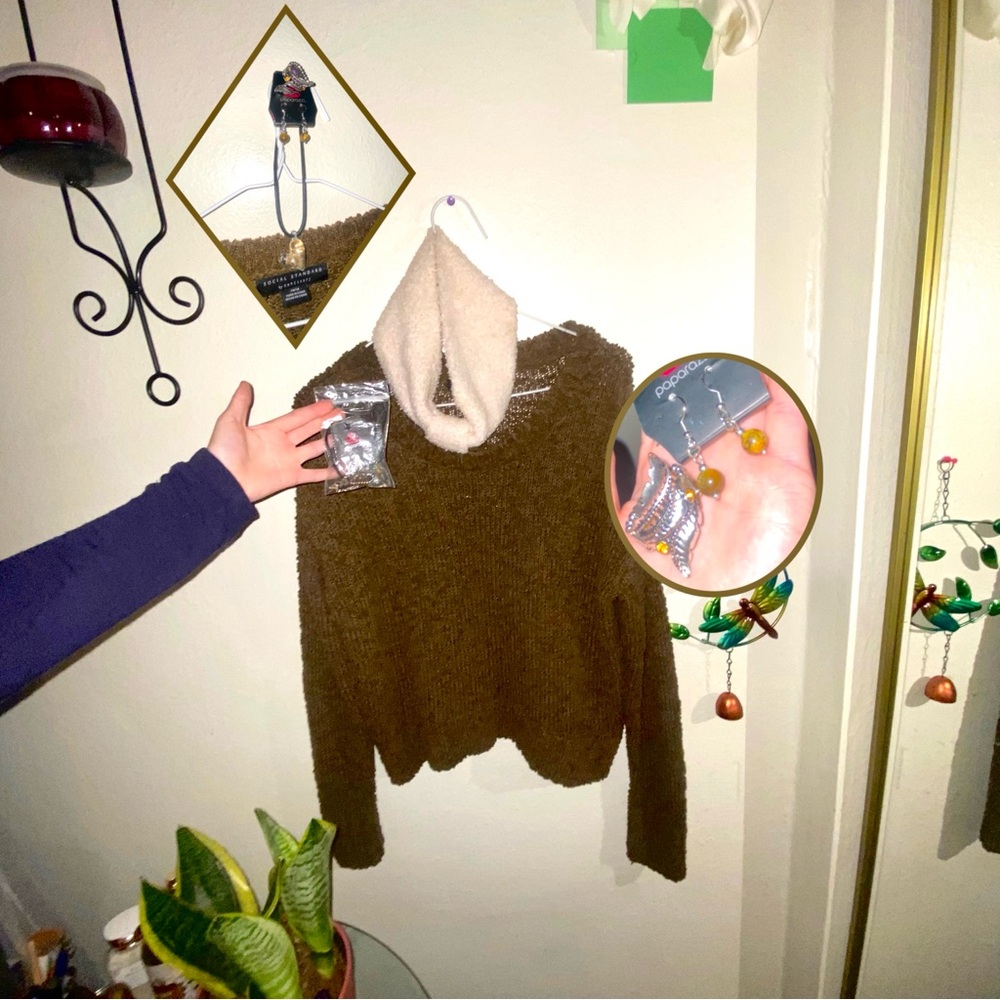 Elegant Off-the-Shoulder Brown Sweater